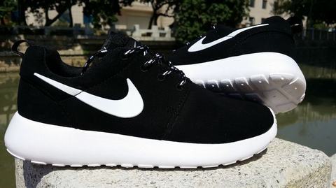 roshe run floral pas cher
